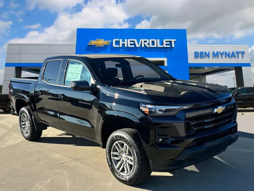2024 Chevrolet Colorado LT photo 1