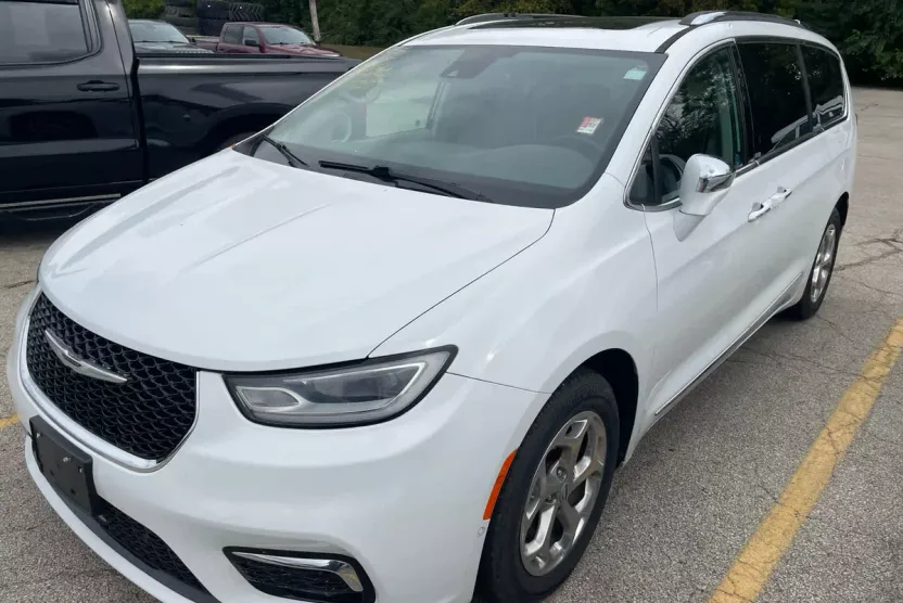 2021 Chrysler Pacifica Limited photo 1