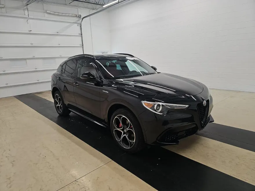 2023 Alfa Romeo Stelvio Ti photo 1