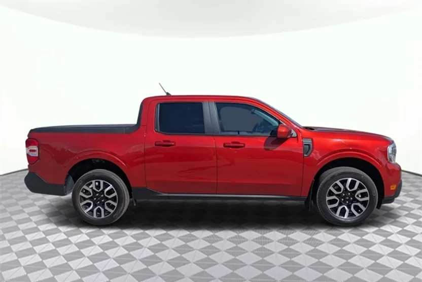 2023 Ford Maverick Lariat photo 1