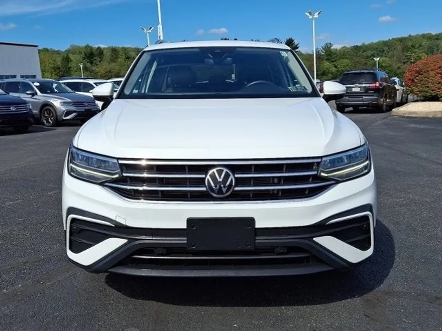 2022 Volkswagen Tiguan SE photo 1