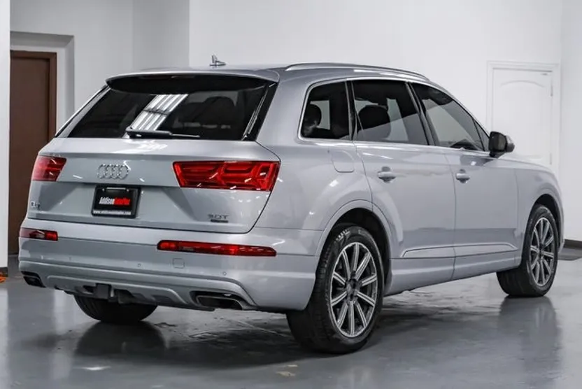 2017 Audi Q7 3.0T Premium Plus photo 1