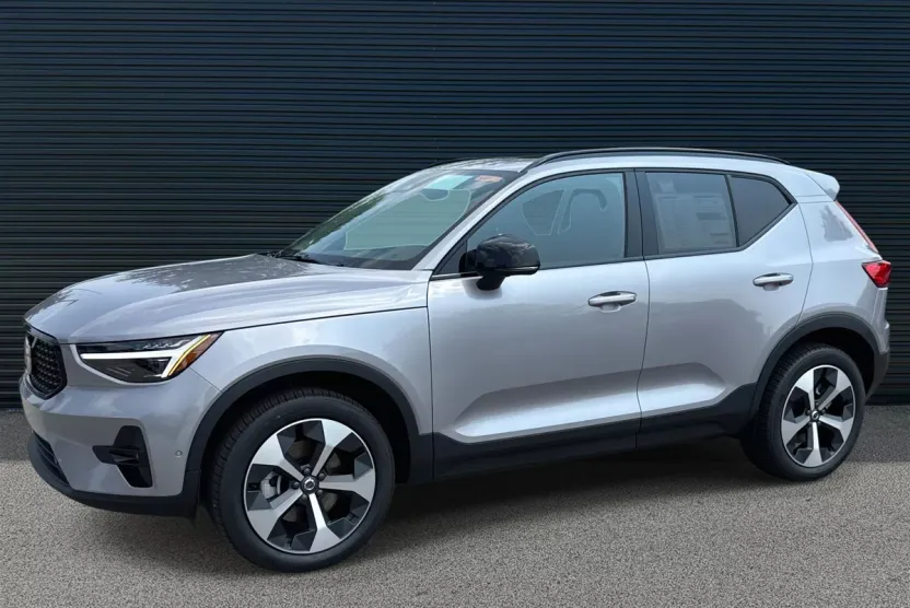 2026 Volvo XC40 Plus photo 1