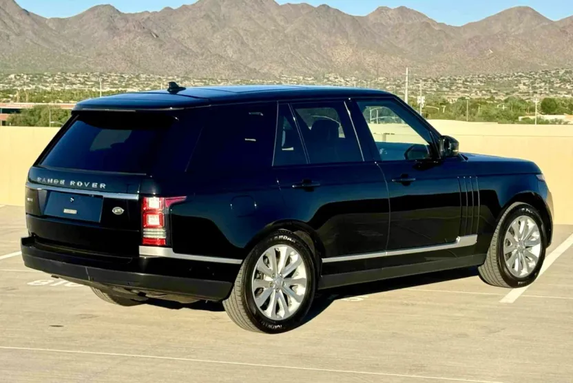 2016 Land Rover Range Rover HSE photo 1