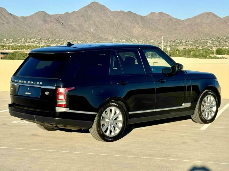 2016 Land Rover Range Rover HSE photo 1
