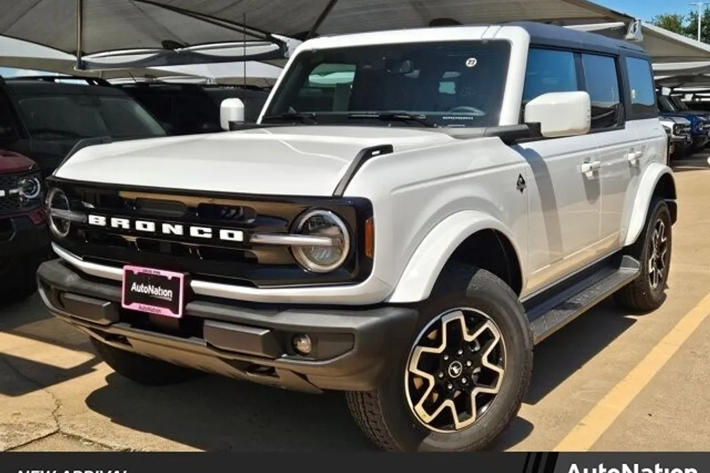 2025 Ford Bronco Outer Banks photo 1