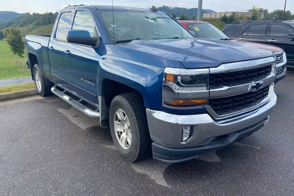 2018 Chevrolet Silverado 1500 LT photo 1