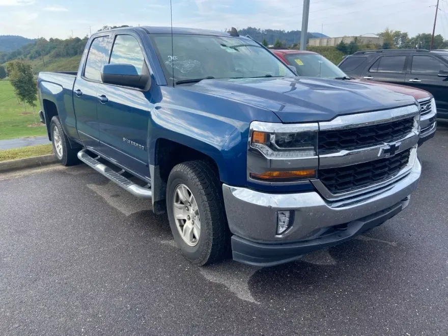 2018 Chevrolet Silverado 1500 LT photo 1