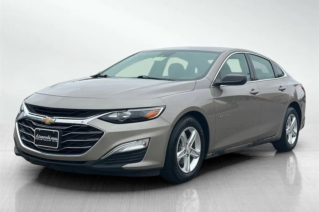 2023 Chevrolet Malibu LS photo 1