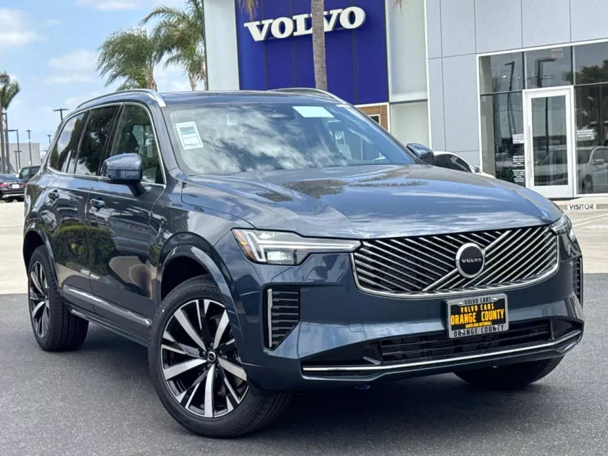 2025 Volvo XC90 Core photo 1