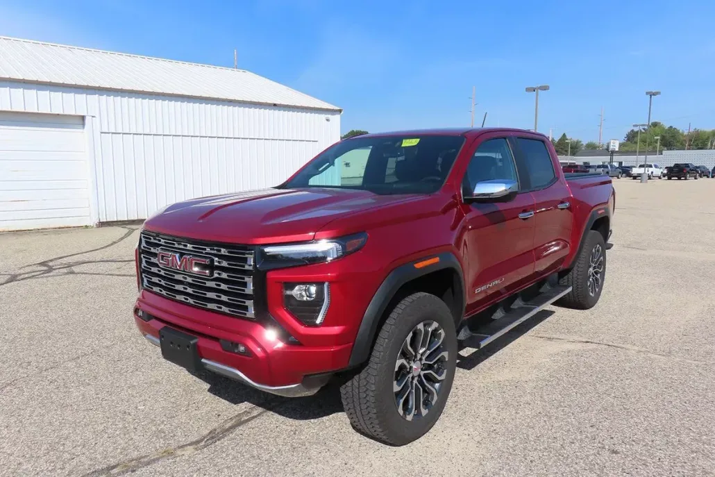2024 Gmc Canyon Denali photo 1