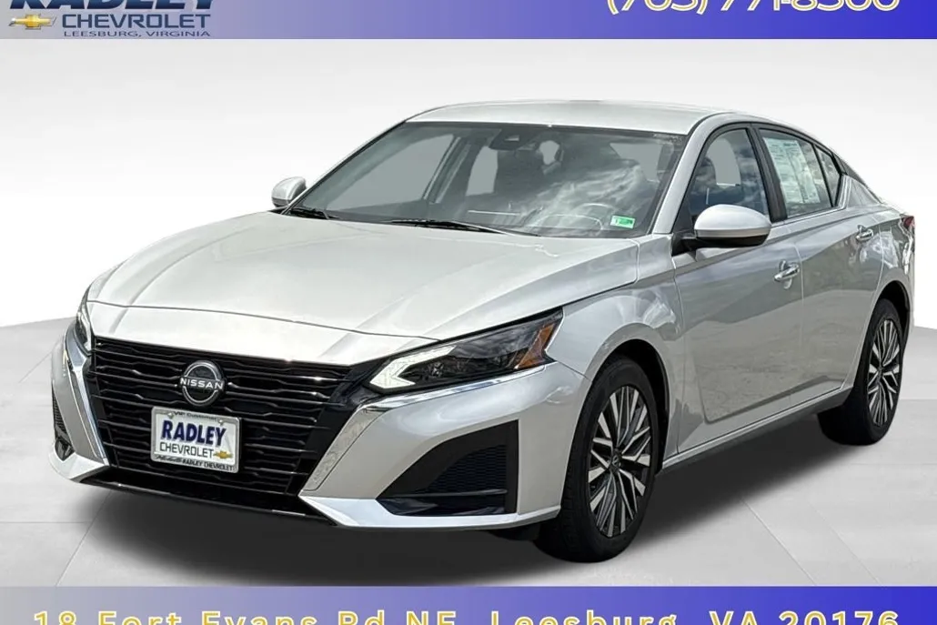 2024 Nissan Altima 2.5 SV photo 1