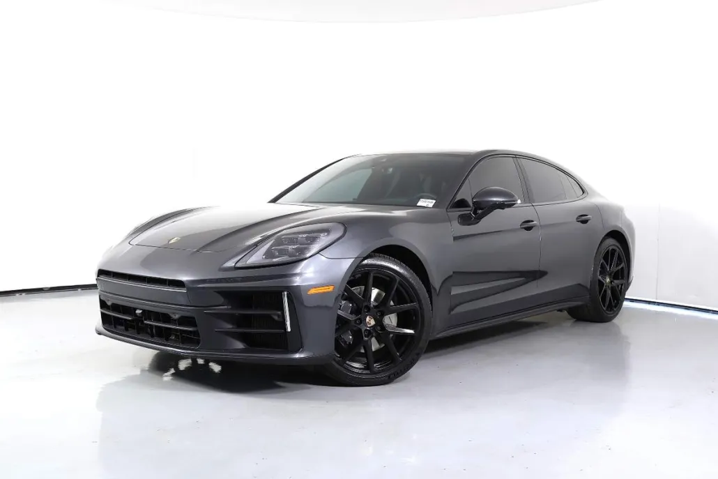 2024 Porsche Panamera photo 1
