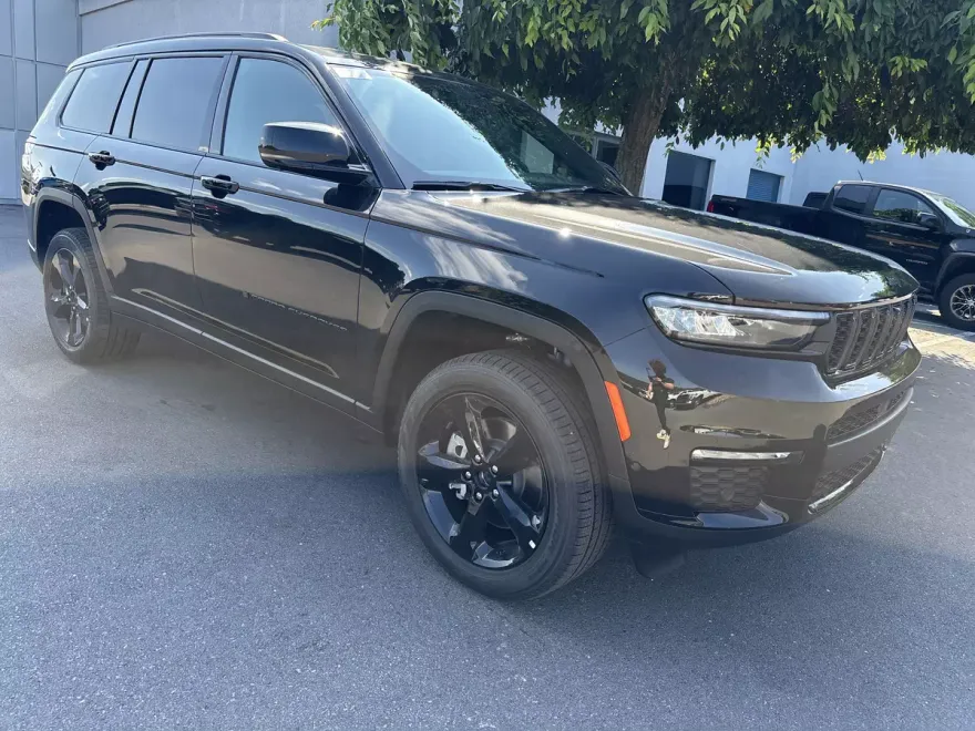2025 Jeep Grand Cherokee Limited photo 1