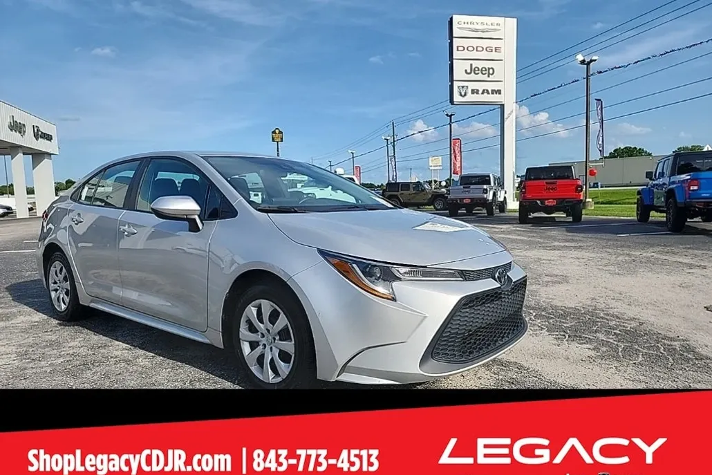 2022 Toyota Corolla LE photo 1