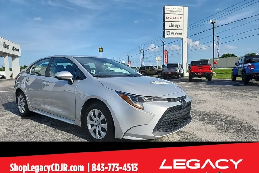2022 Toyota Corolla LE photo 1
