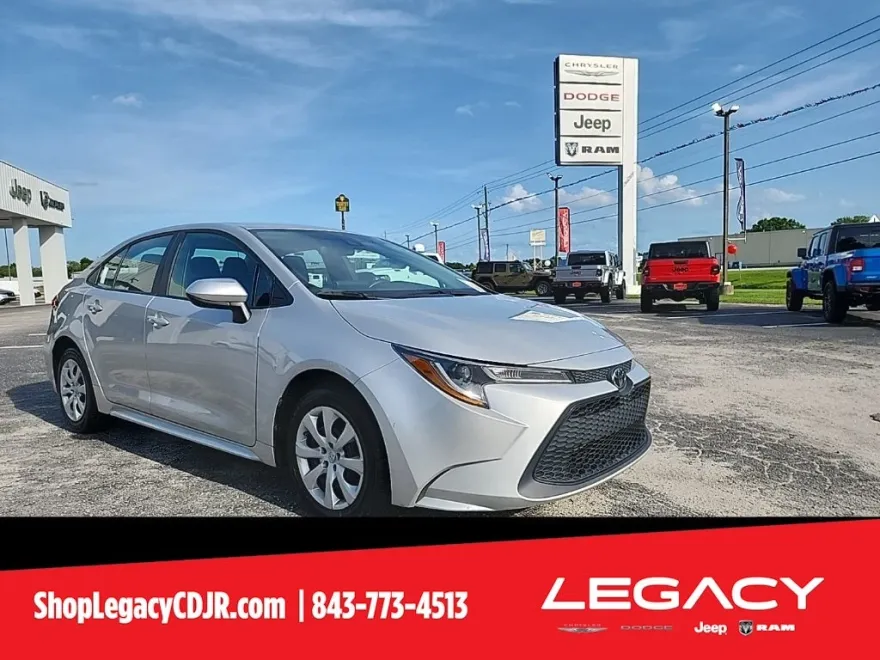 2022 Toyota Corolla LE photo 1