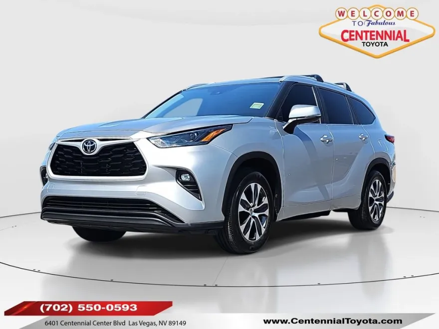 2023 Toyota Highlander XLE photo 1