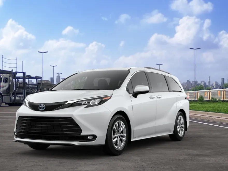 2025 Toyota Sienna XLE photo 1