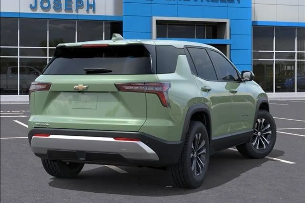 2026 Chevrolet Equinox LT photo 1