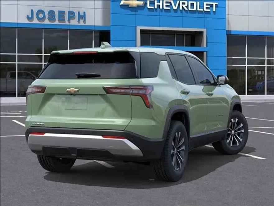 2026 Chevrolet Equinox LT photo 1