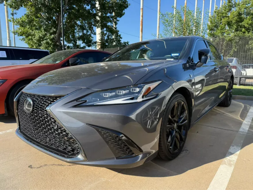 2022 Lexus ES F SPORT Handling photo 1