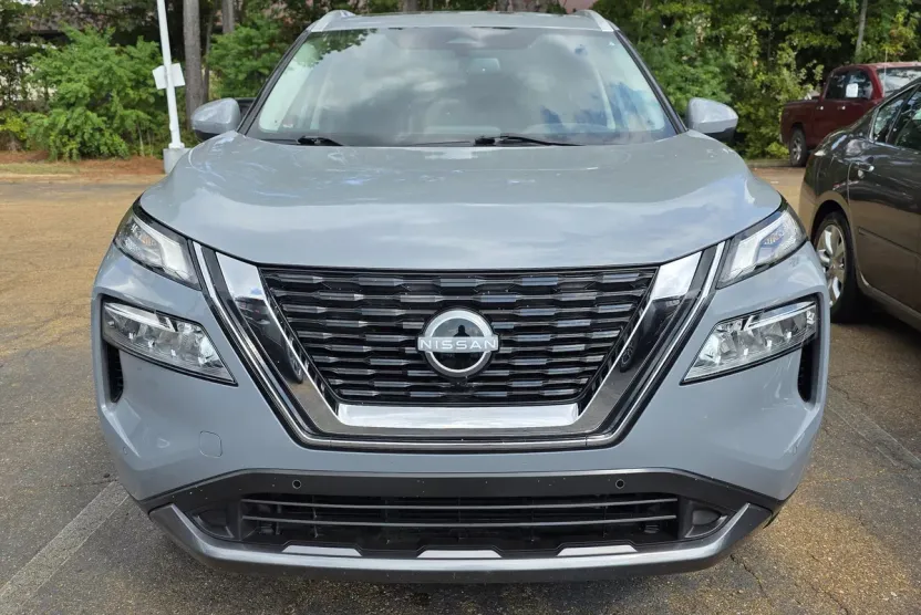 2023 Nissan Rogue SL photo 1