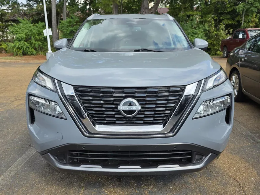 2023 Nissan Rogue SL photo 1