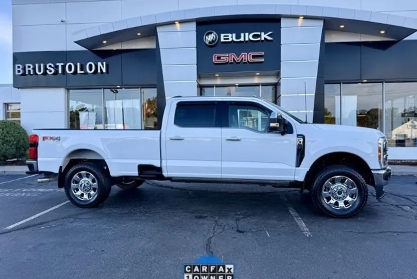2024 Ford F-350 Lariat photo 1