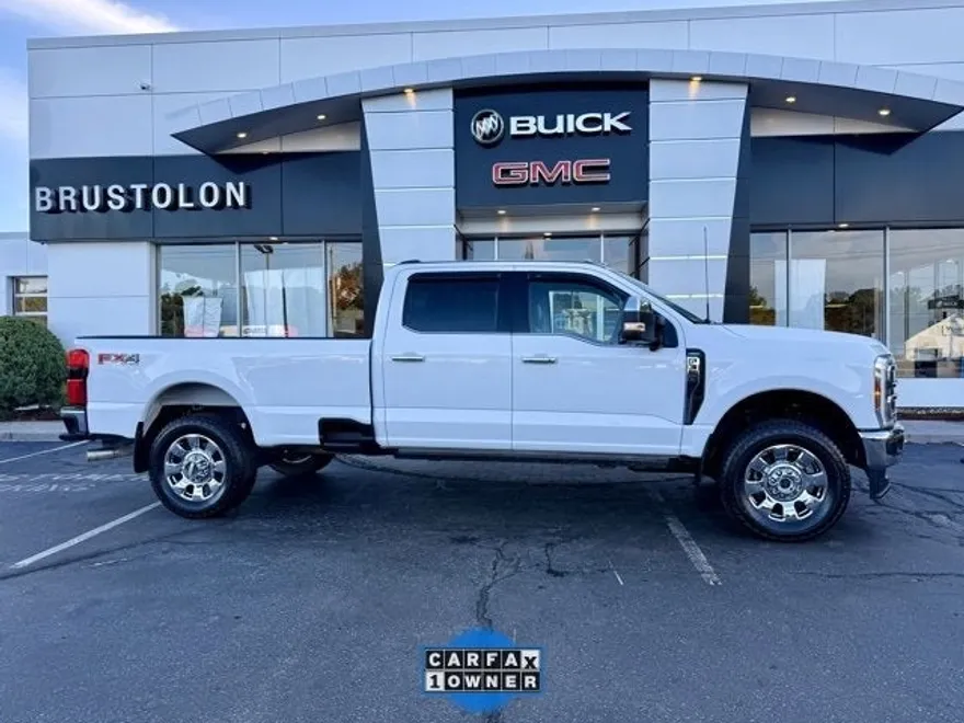 2024 Ford F-350 Lariat photo 1