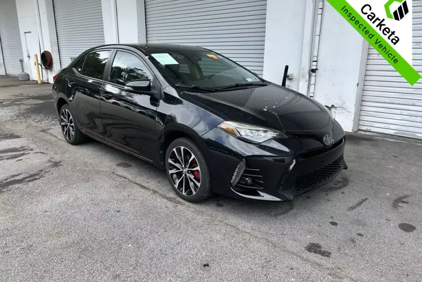 2018 Toyota Corolla SE photo 1