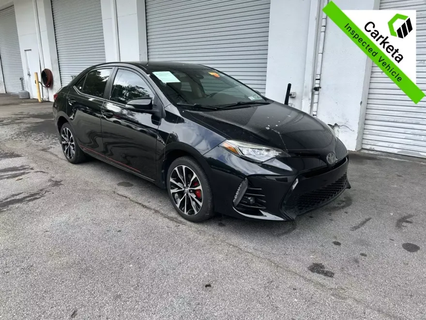 2018 Toyota Corolla SE photo 1