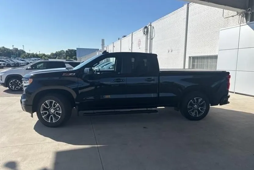 2023 Chevrolet Silverado 1500 RST photo 1
