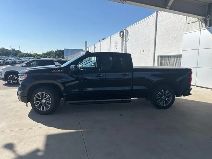2023 Chevrolet Silverado 1500 RST photo 1