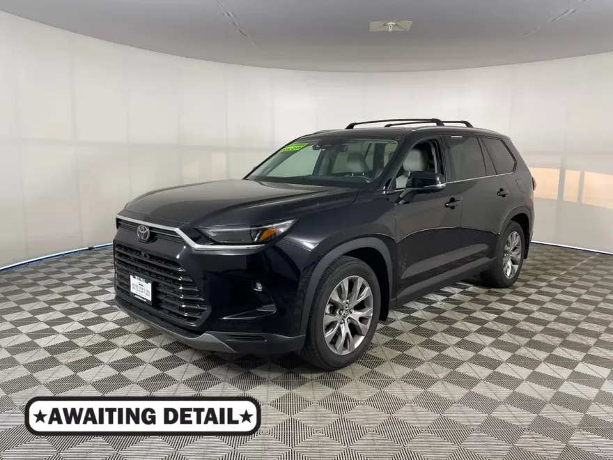 2024 Toyota Grand Highlander Limited photo 1