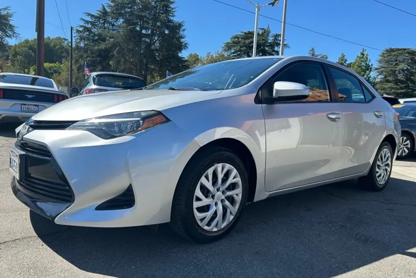2018 Toyota Corolla XLE XSE photo 1