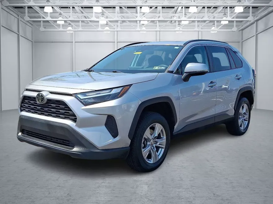 2022 Toyota RAV4 XLE photo 1