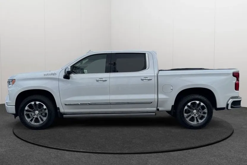 2025 Chevrolet Silverado 1500 High Country photo 1