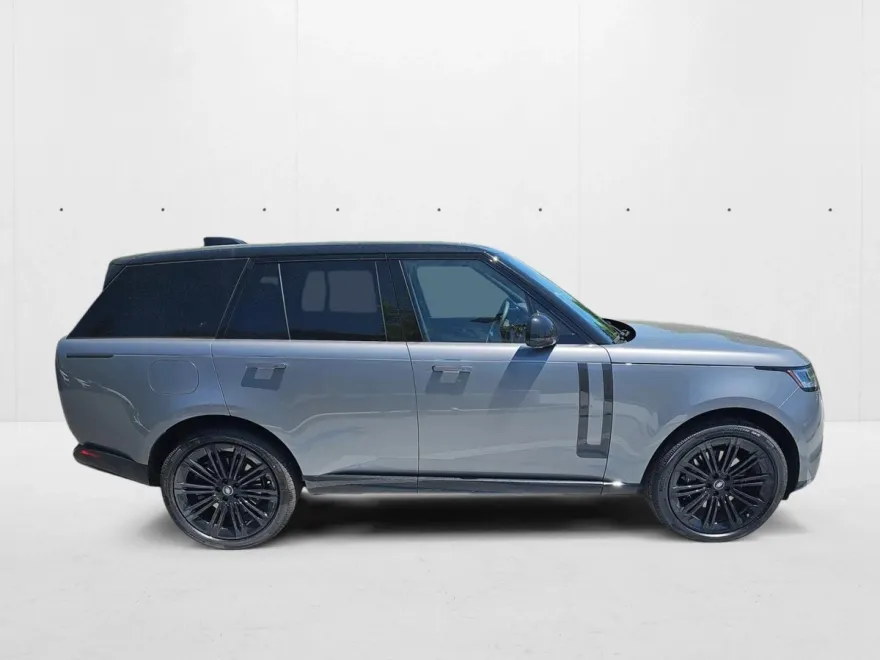 2025 Land Rover Range Rover SE photo 1