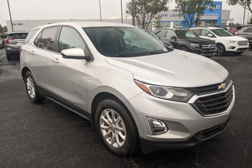 2021 Chevrolet Equinox LT photo 1