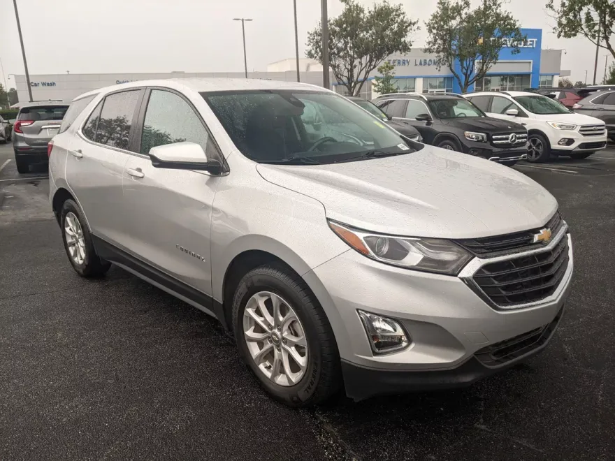 2021 Chevrolet Equinox LT photo 1