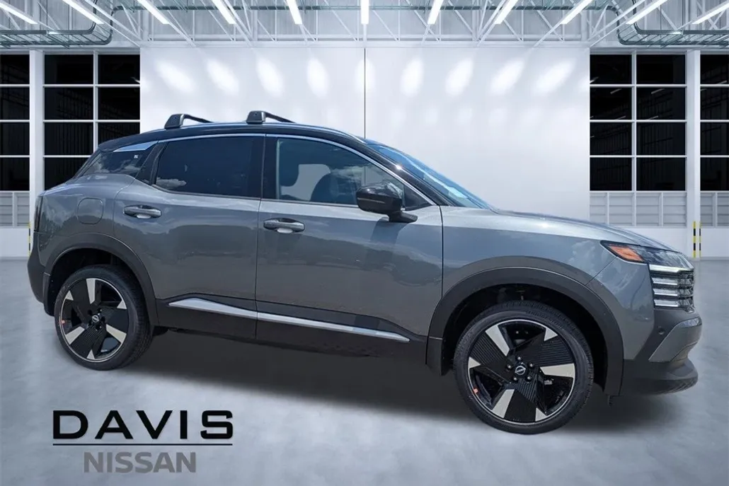 2025 Nissan Kicks SR photo 1