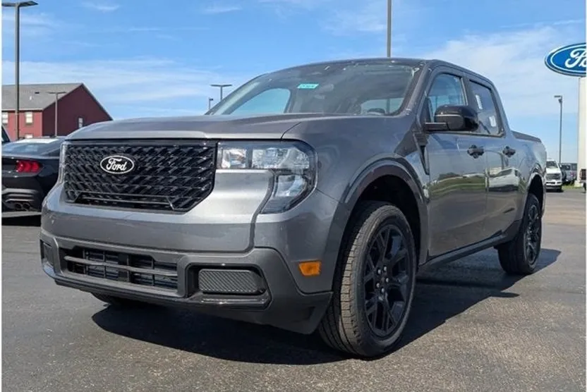 2025 Ford Maverick XLT photo 1