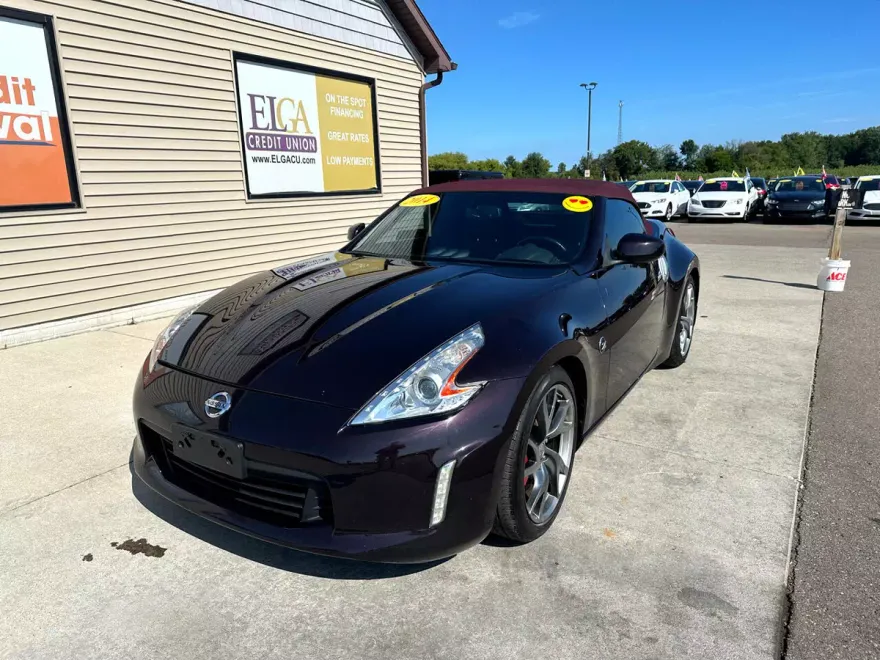 2014 Nissan Z photo 1