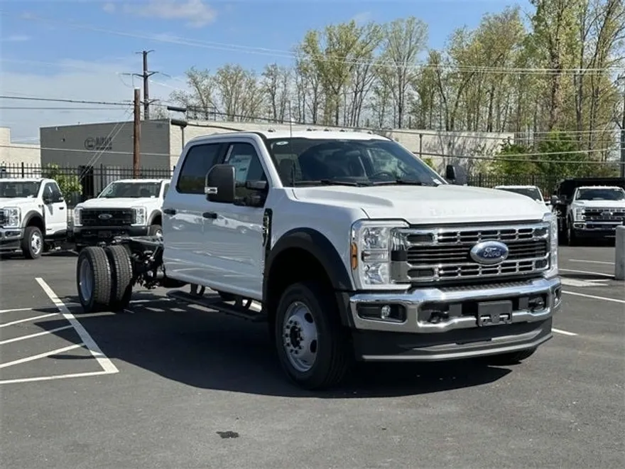 2025 Ford F-550 photo 1