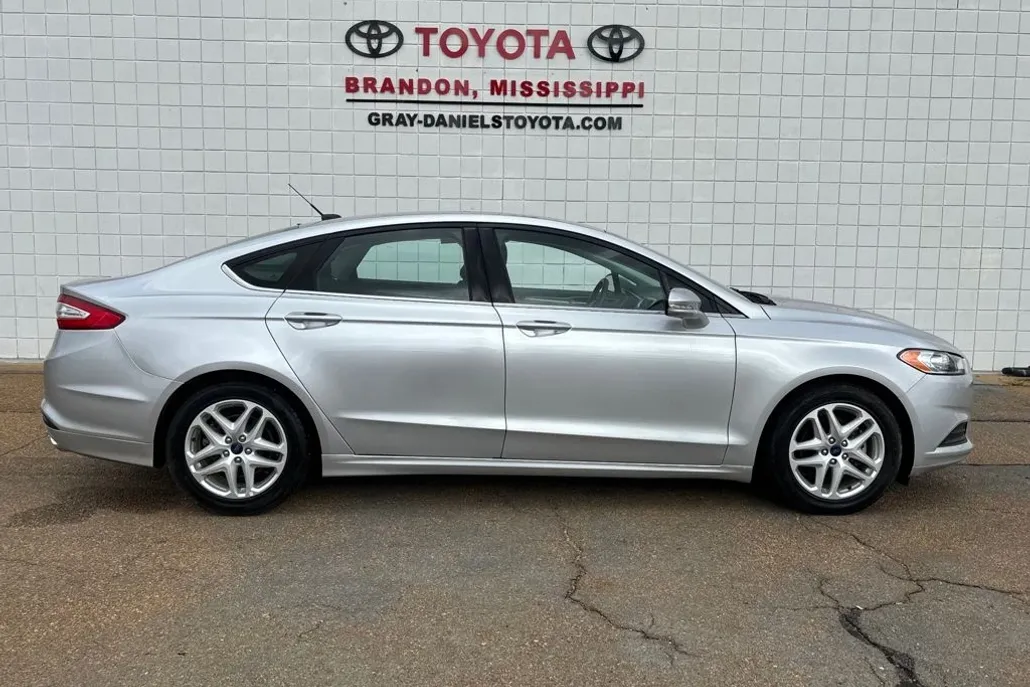 2016 Ford Fusion SE photo 1