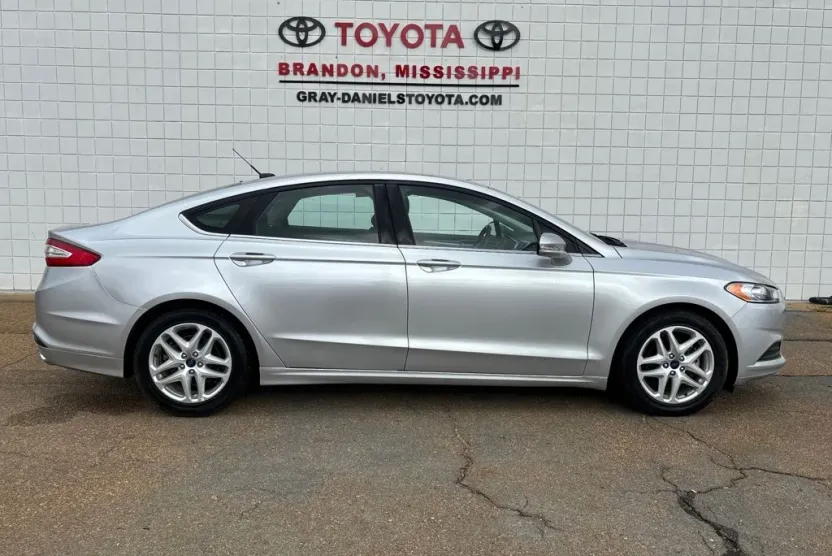2016 Ford Fusion SE photo 1
