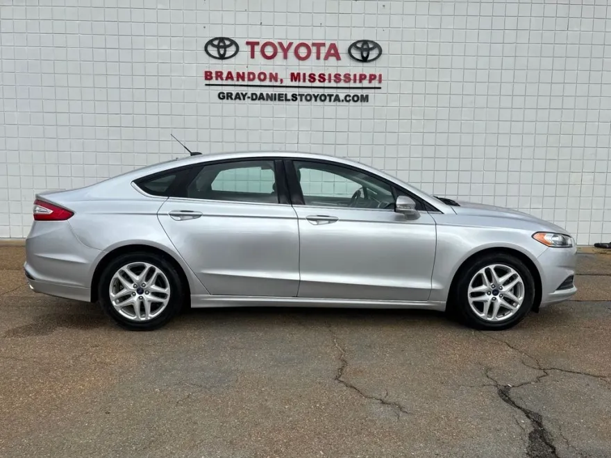 2016 Ford Fusion SE photo 1