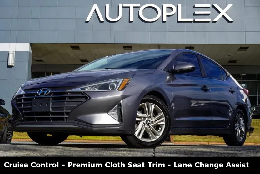 2019 Hyundai Elantra SEL photo 1