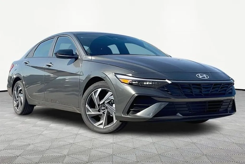 2025 Hyundai Elantra SEL Sport photo 1